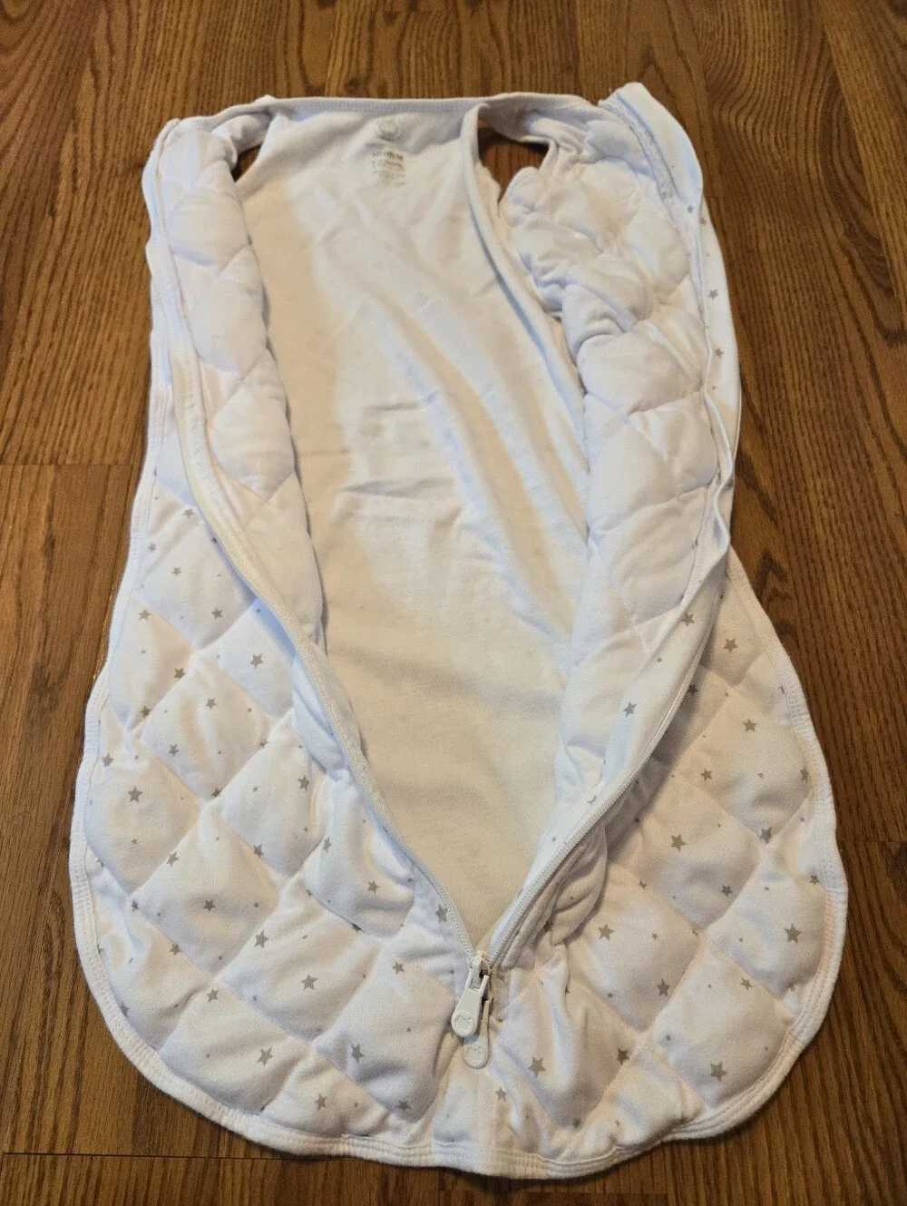 Dreamland Baby White Star Quilted Sleep Sack Pajamas Sleeveless Zip Front 6-12 M